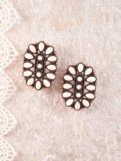 Cream Garden Glimmers Stud