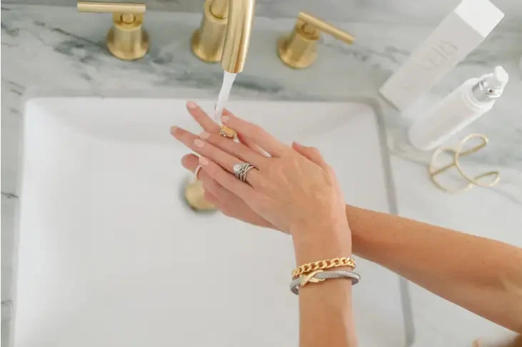 Radiance Wash Luxury Jewelry Cleaner - Image 3