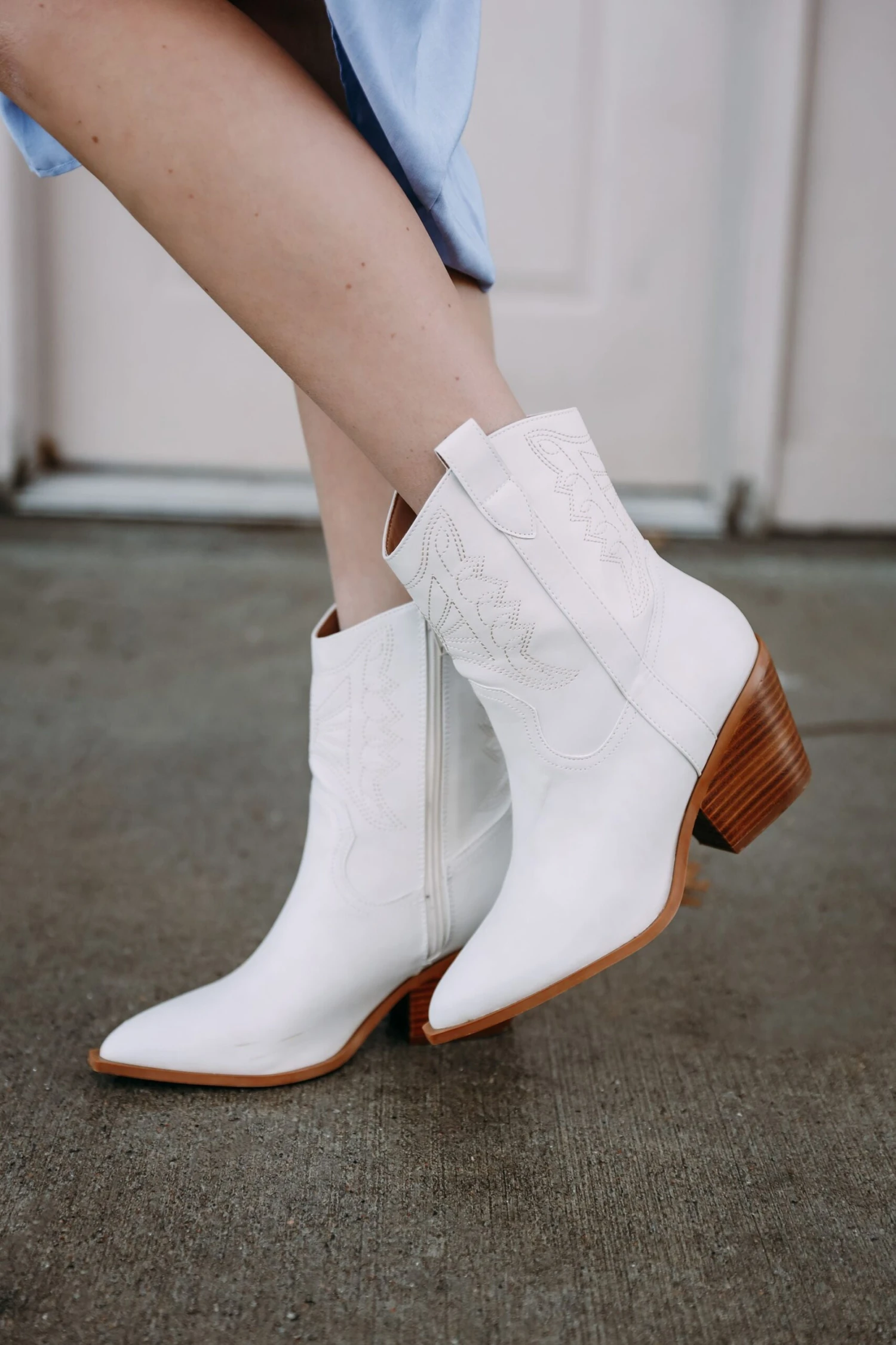 Winter Rowdy White Boot